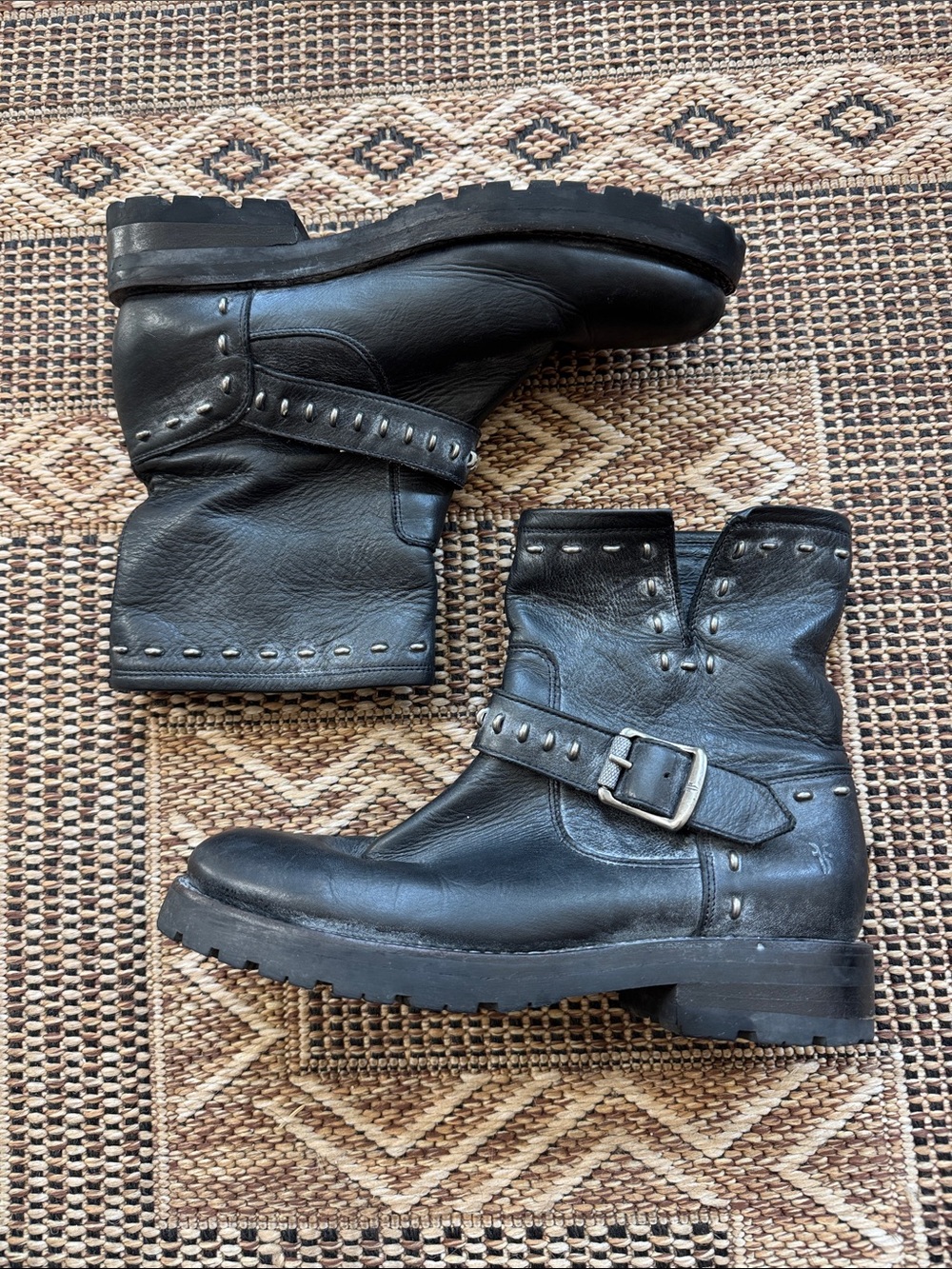 FRYE Natalie Lug Rebel Engineer Leather Ankle Chunky Studded Boots Black Size 7